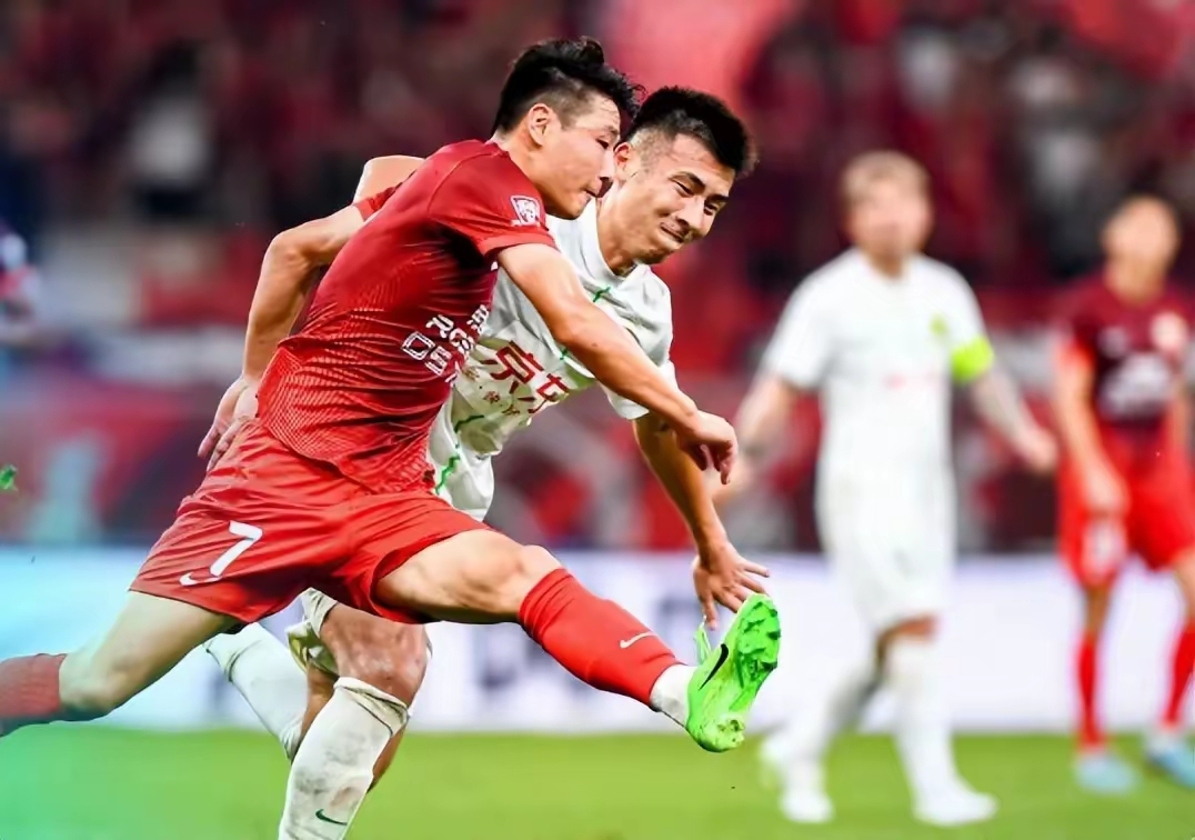 上海上港主场战胜北京国安，夺得关键胜利的简单介绍